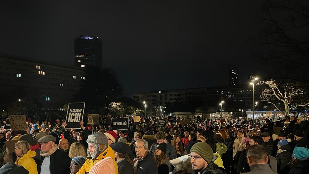 Protest pred Úradom vlády SR
