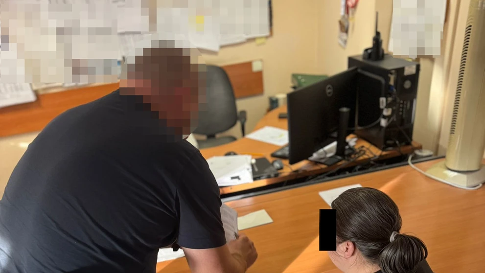 Polícia obvinila ženu a jej 17-ročného syna.