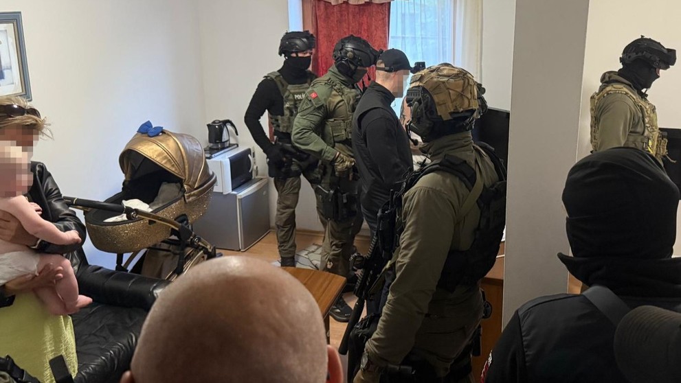 Zneužívali mladistvých na sexuálne služby.