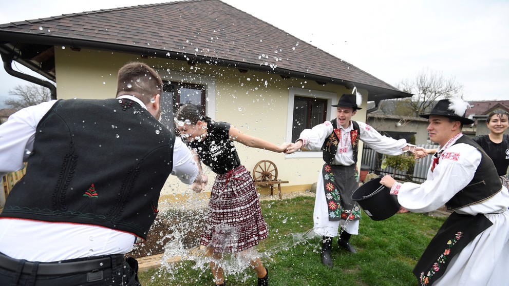 Tradičná oblievačka v obci Družstevná pri Hornáde.