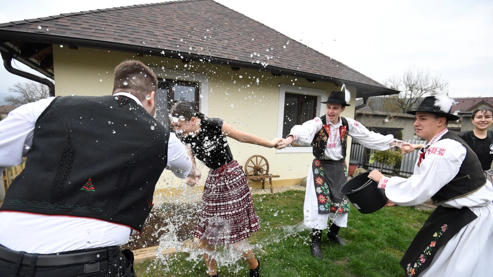Tradičná oblievačka v obci Družstevná pri Hornáde.