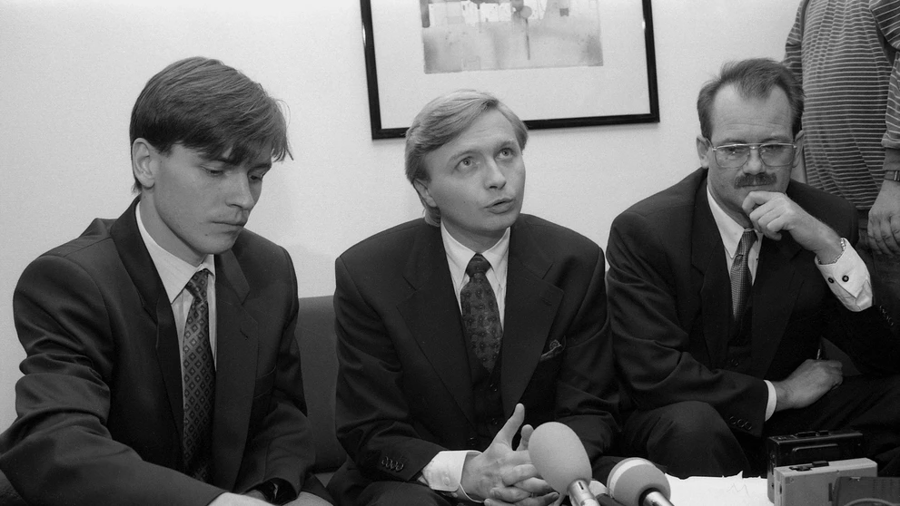 Na archívnej snímke z 5. októbra 1995 tlačová konferencia Michala Kováča ml. v hoteli Astron vo Viedni. 