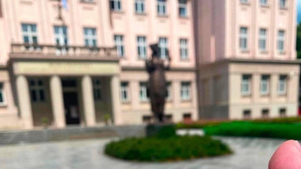 Vyschnutý ker nastriekali.