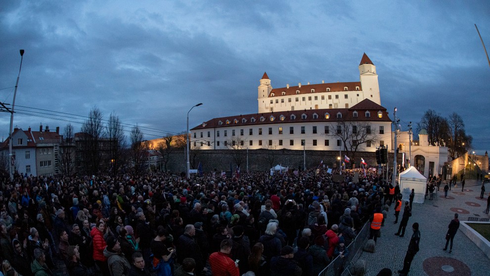 Opozičný protest pred NRSR.