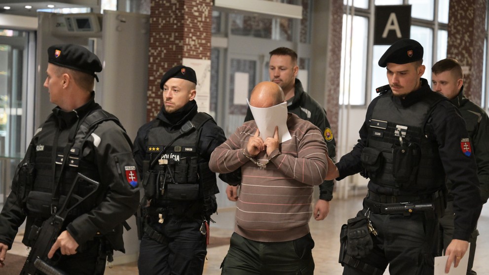 Policajta vinia zo zabitia muža v Košiciach.