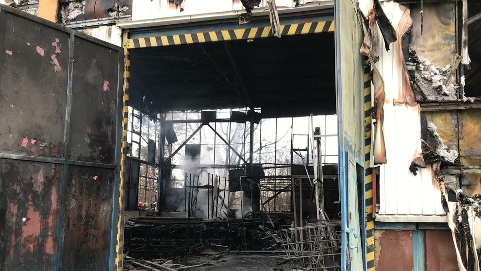 Požiar autoservisu v Bratislave