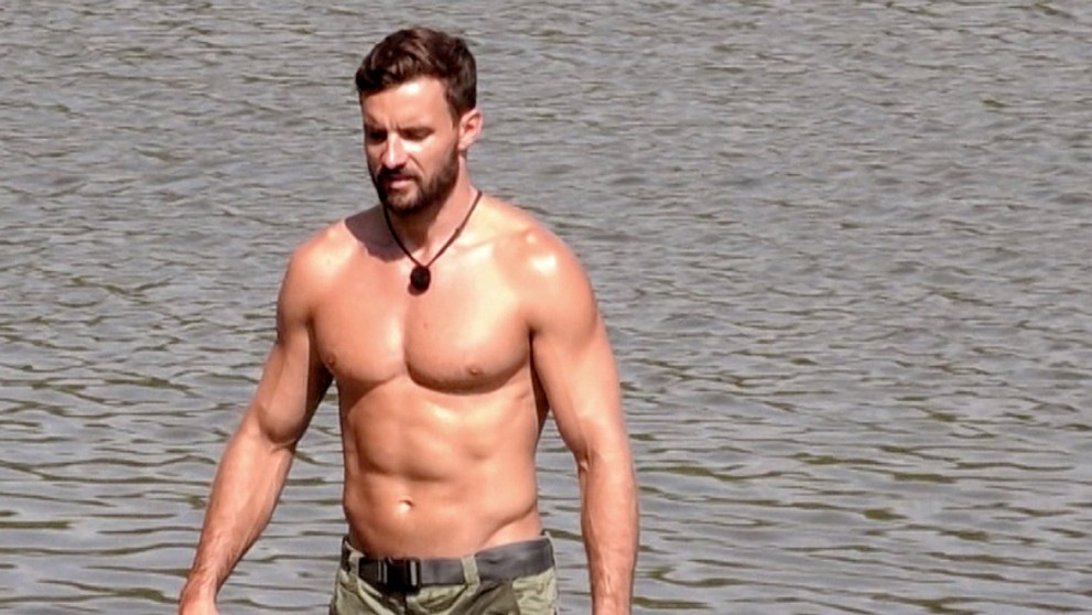 Martin Šmahel a jeho odhalená hruď