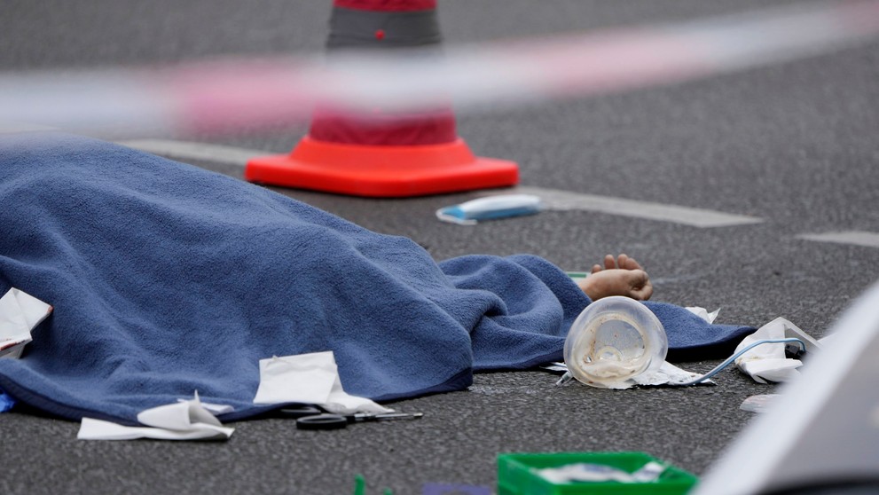 Auto vrazilo do davu ľudí v Berlíne