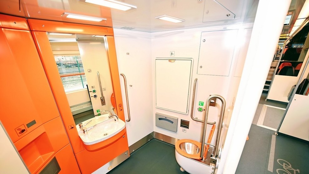 Na snímke nová elektrická jednotka