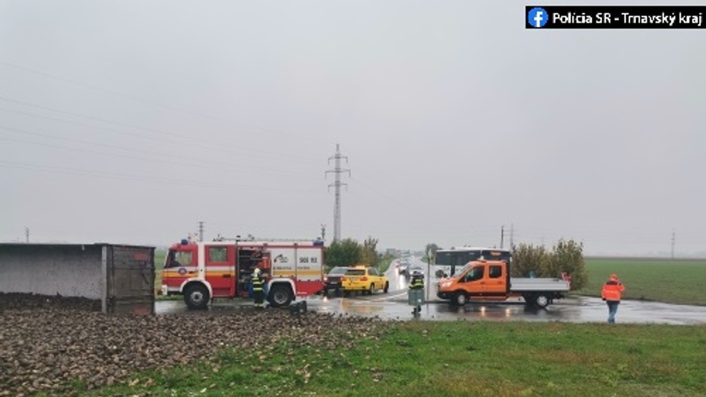 Kamión sa prevrátil pri Galante