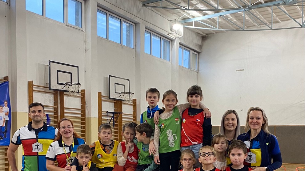 Telocvik robí zábavnou formou.