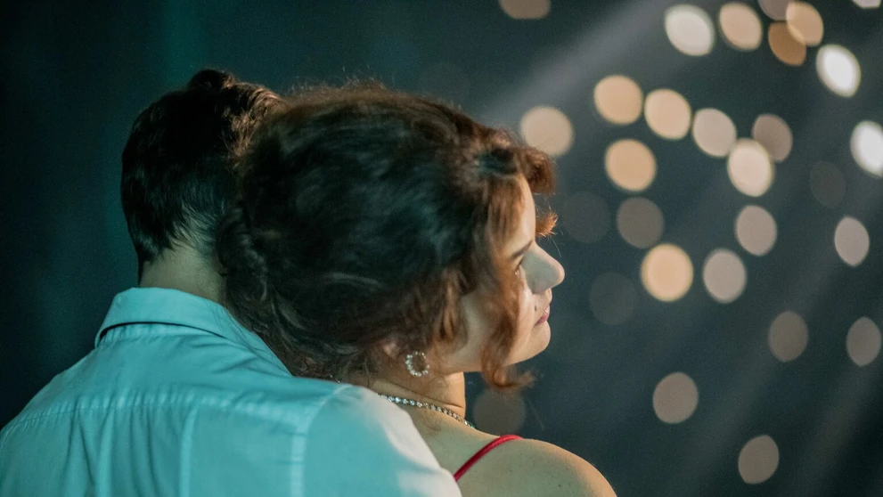 Celeste Buckingham a Matej Vávra v novom klipe Loving You.