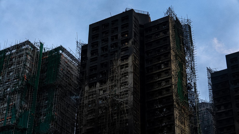 Požiar v bytovom komplexe v Hongkongu