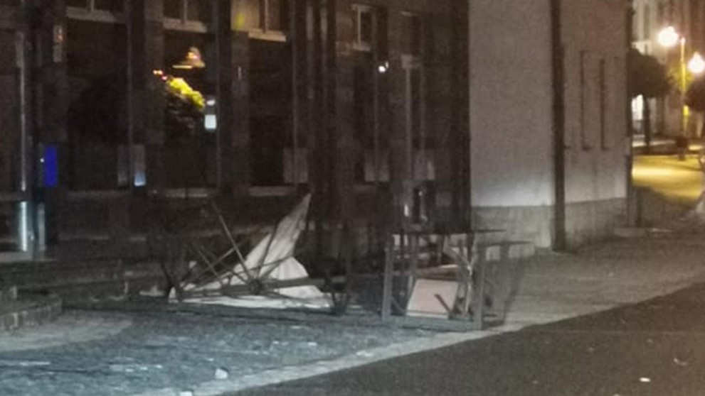 Nočná smršť rozmetala terasy.