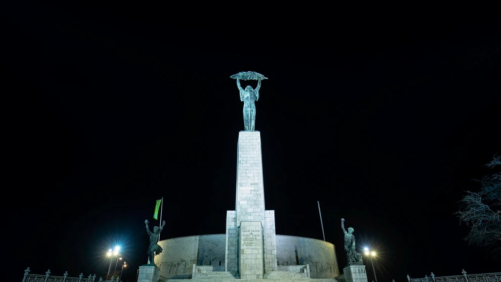 Pohľad na Sochu slobody v Maďarsku.