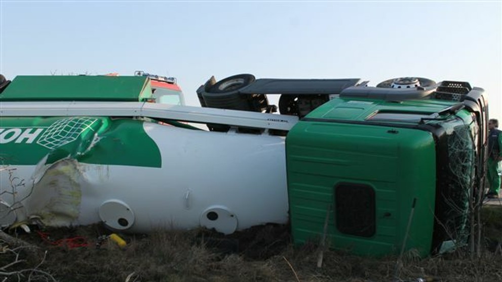 Prevrátená cisterna pri Dolných Salibách