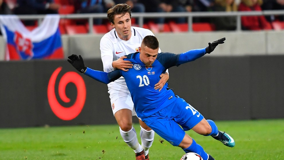 Minister obrany bol vysvetľovať