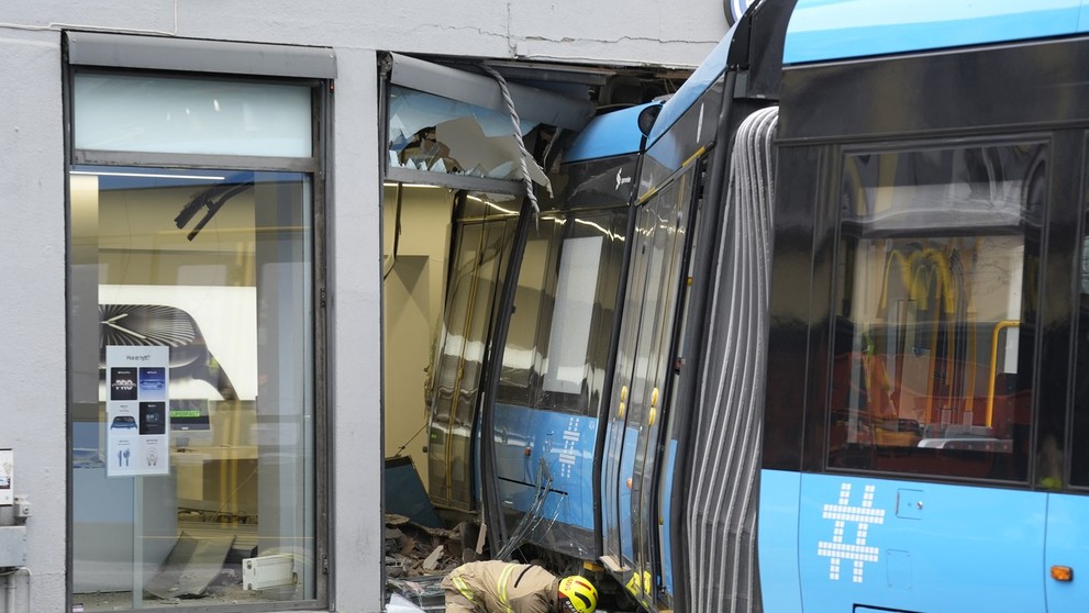 Vykoľajená električka v Osle.