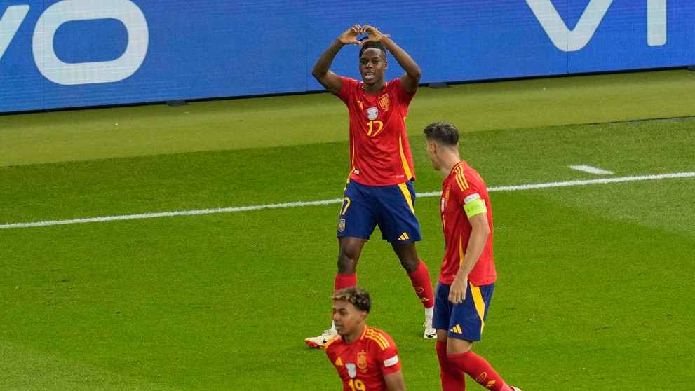 Španiel Nico Williams oslavuje gól vo finále ME 2024 proti Anglicku,