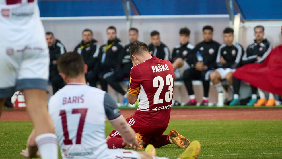 Michal Faško plače po strelenom góle proti Podbrezovej.