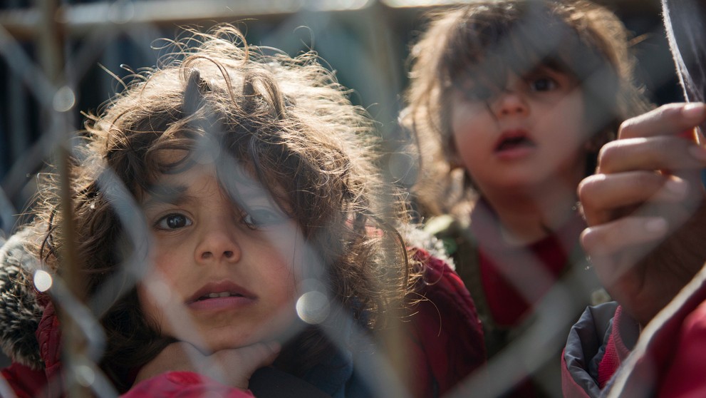 Na grécko-macedónskych hraniciach uviazlo vyše 7000 migrantov.