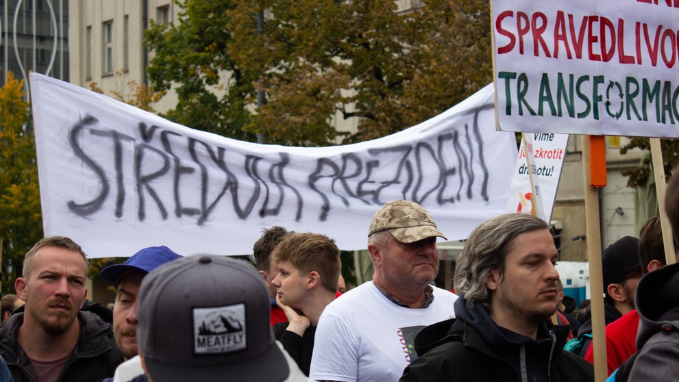 Českí odborári demonštrovali na pražskom Václavskom námestí.