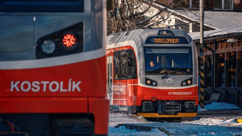 Prvé dve elektrozubačky Stredohrot a Kostolík previezli prvých cestujúcich na tatranskej elektrickej železnici.