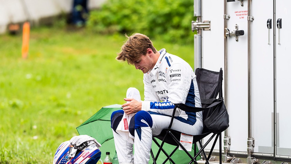 Smutný Logan Sargeant.