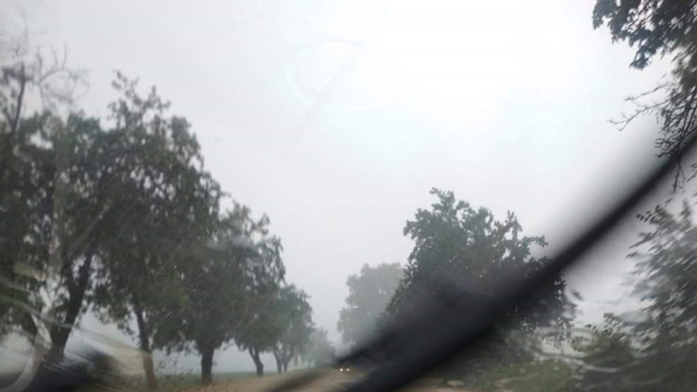 Cesta medzi mestom Spišské Vlachy a obcou Bystrany po daždi.