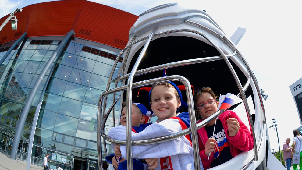 Na snímke slovenskí fanúšikovia pred zápasom Slovensko - Taliansko.