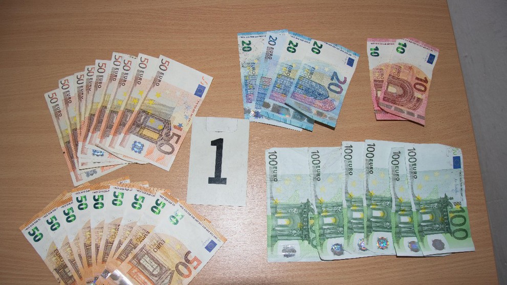 Stovky eur zakopané v zemi.