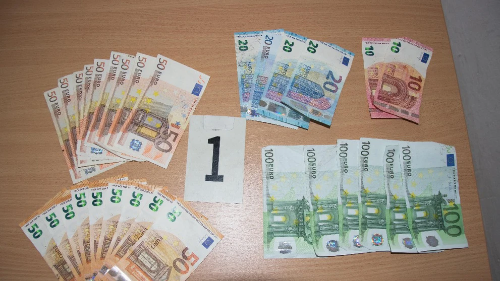 Stovky eur zakopané v zemi.