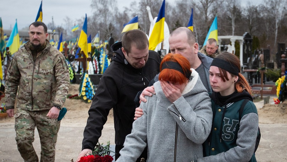 Pohreb Oleha a jeho syna Mykytu, ktorí zahynuli v bitke o Bachmut.