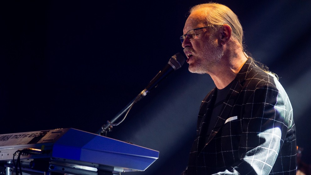 Vašo Patejdl vystupuje počas narodeninového koncertu Boris Filan 70.