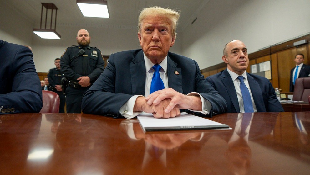 Donald Trump v súdnej sieni.