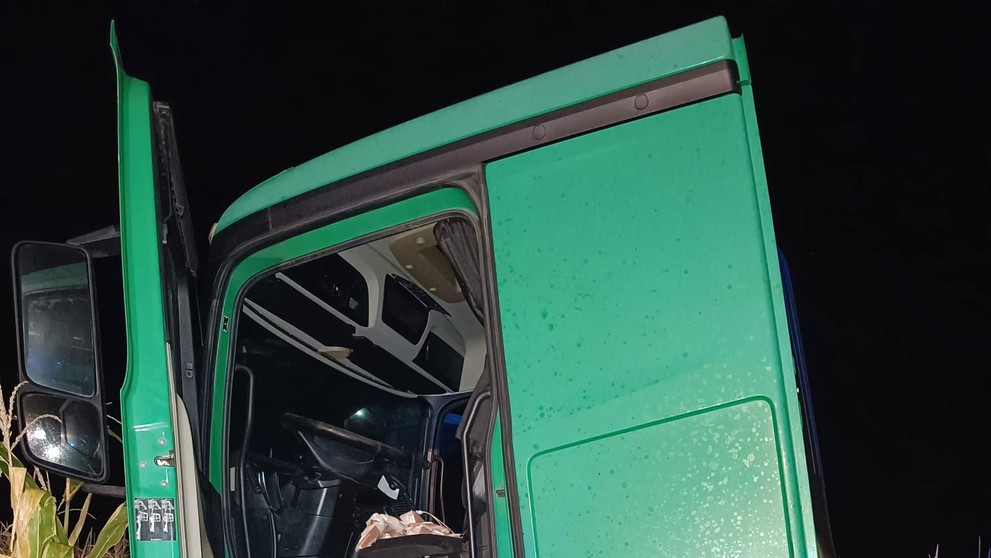 Vážna nehoda medzi Komjaticami a Šuranmi, zomrel 25-ročný muž.