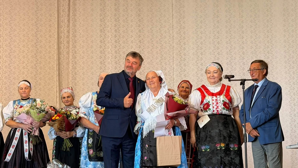 V Jarovniciach súťažilo 11 senioriek o titul Naj babička.