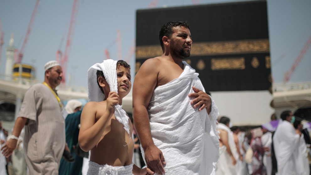 Otec a syn počas púte v Mekke