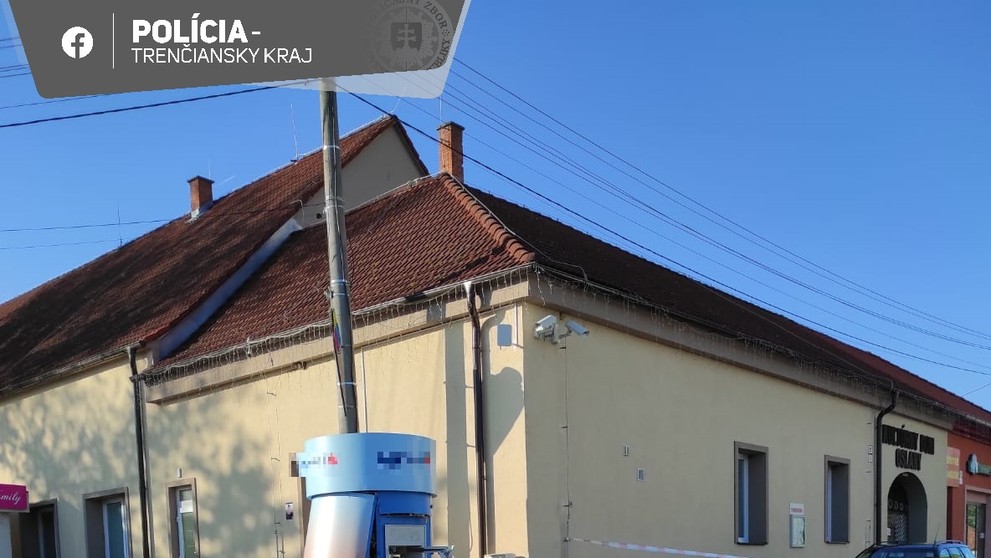 Výbuch bankomatu v obci Oslany.