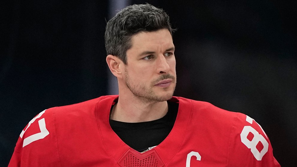 Na snímke kanadský hokejista Sidney Crosby reaguje po prehre vo finálovom dueli.