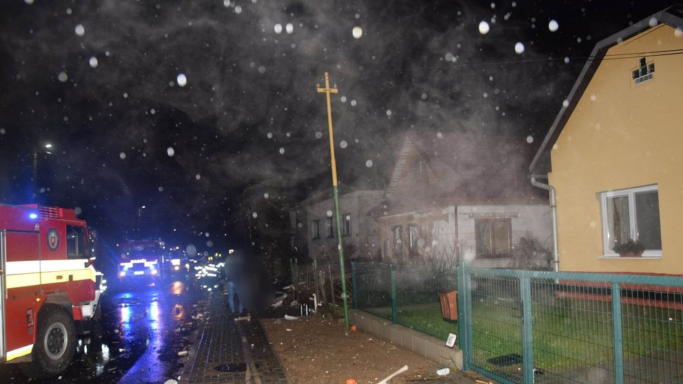 Dom zrovnalo so zemou.