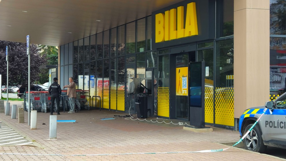 Vykradnutý bankomat v Košiciach. 