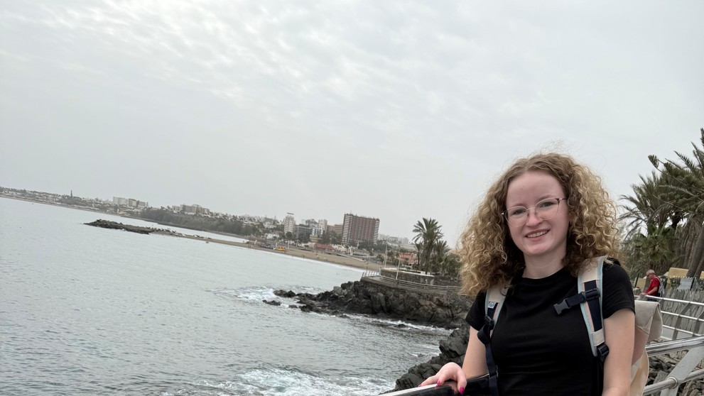 Julie trpí chronickým ochorením. Napriek tomu má k životu pozitívny postoj, ktorý sa snaží šíriť ďalej