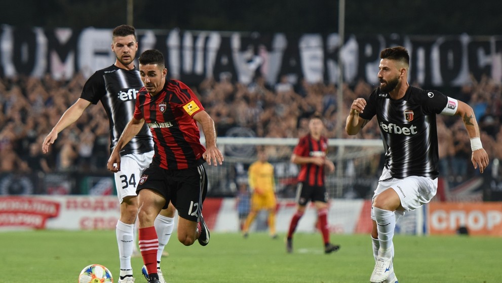 Sprava Marko Divkovič z Dunajskej Stredy a Dmitris Goutas z Atromitosu v dueli 2. predkola EL.