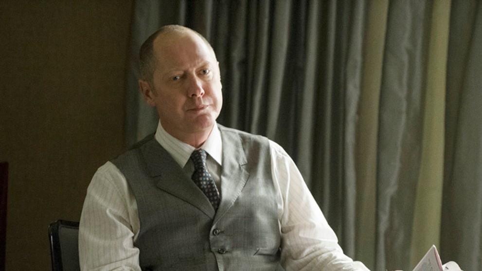 Herec James Spader v seriáli Čierny zoznam ako Raymond "Red" Reddington.