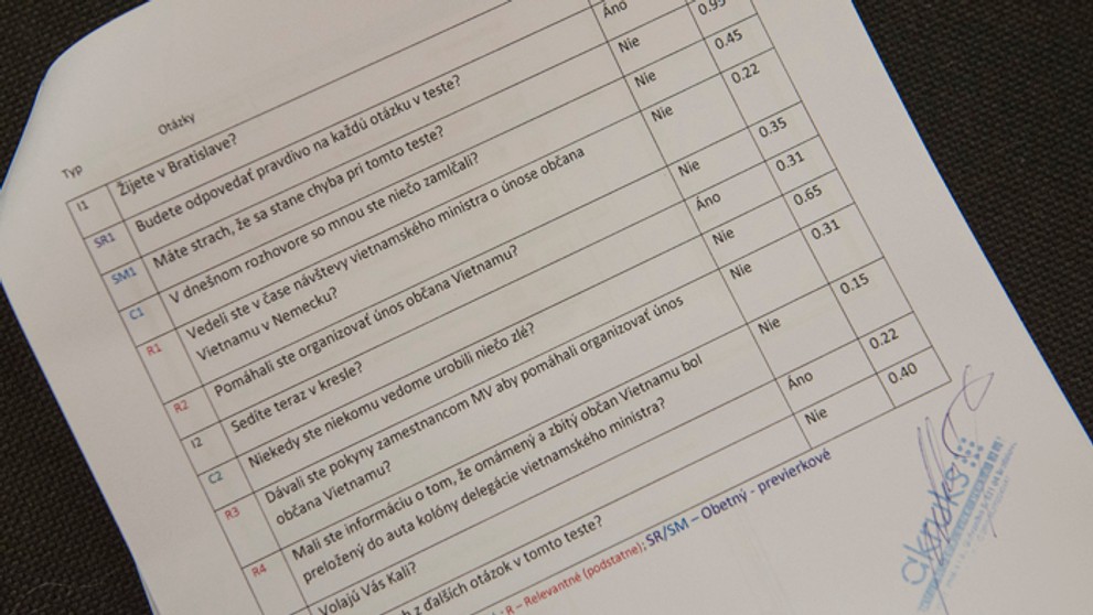 Otázky Roberta Kaliňáka na detektore lži.