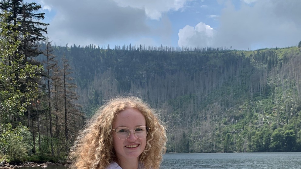 Julie trpí chronickým ochorením. Napriek tomu má k životu pozitívny postoj, ktorý sa snaží šíriť ďalej