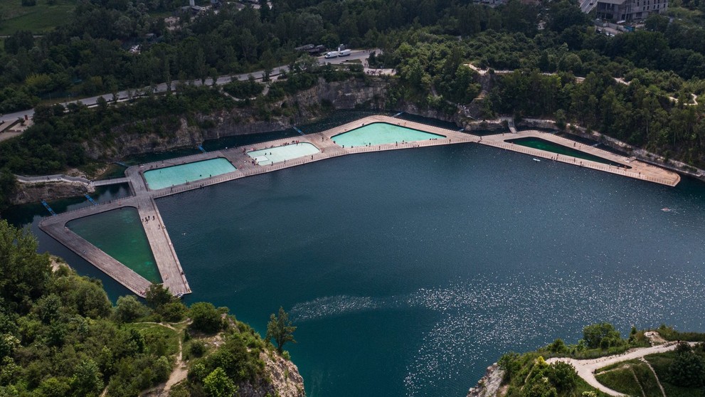 Unikátne kúpalisko v bývalom lome.