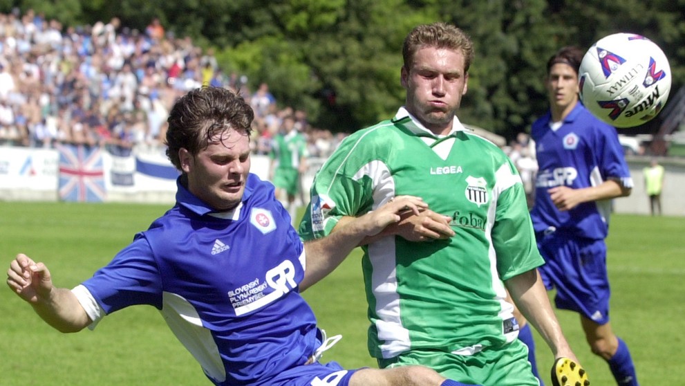 Tomáš Medveď (v zelenom) za čias, keď ešte obliekal dres Petržalky