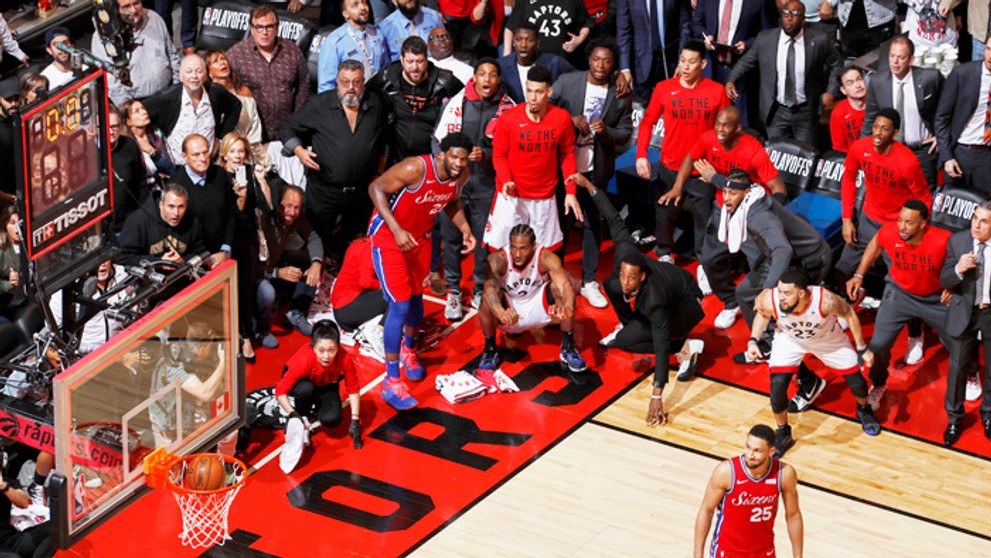 Tomek Kaczor získal 1. cenu v kategórii Portrét (Singles) za snímku 15-ročnej arménskej dievčiny po prebratí z kómy.